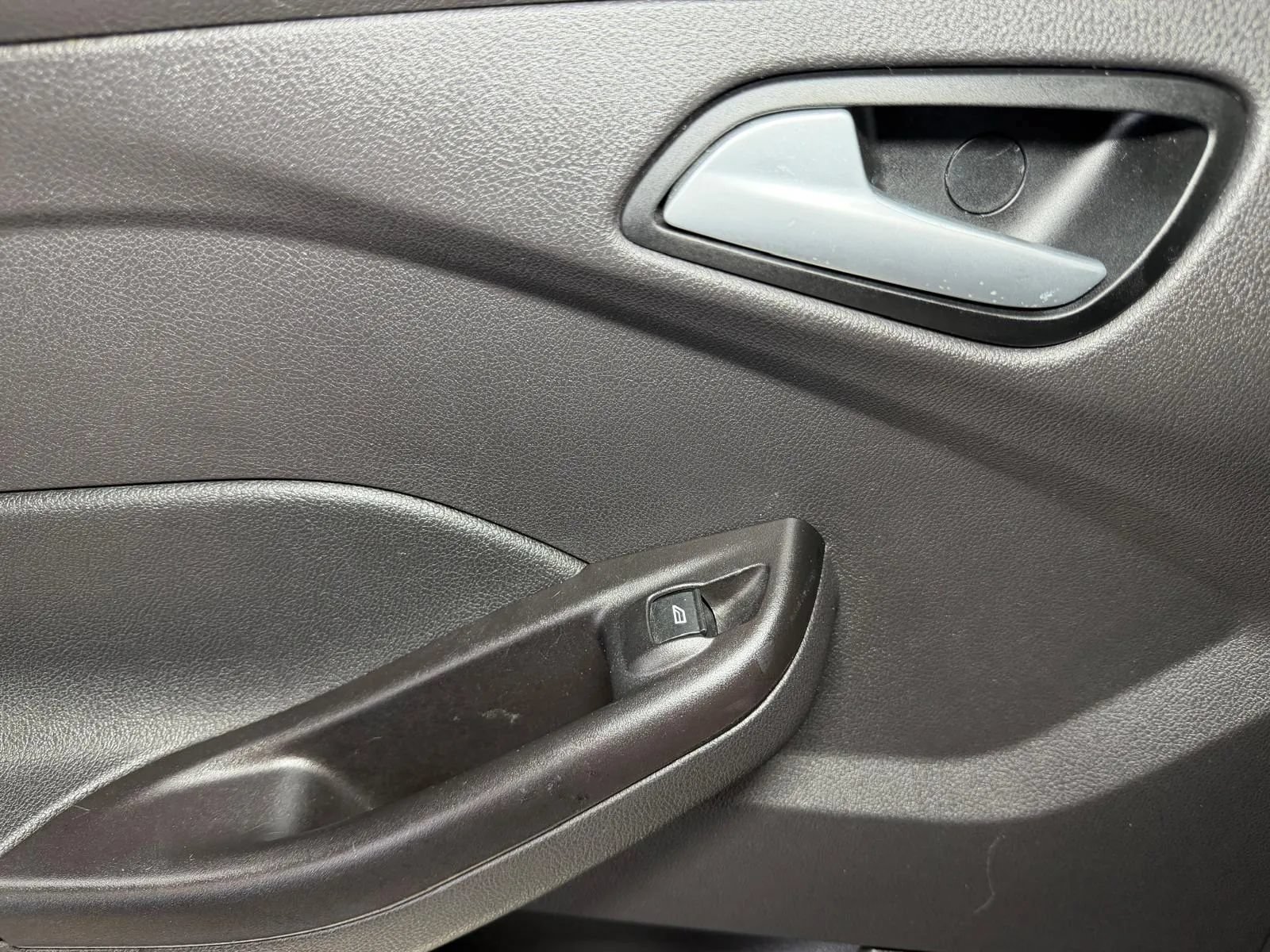 Used 2014 Ford Focus SE FWD image 17
