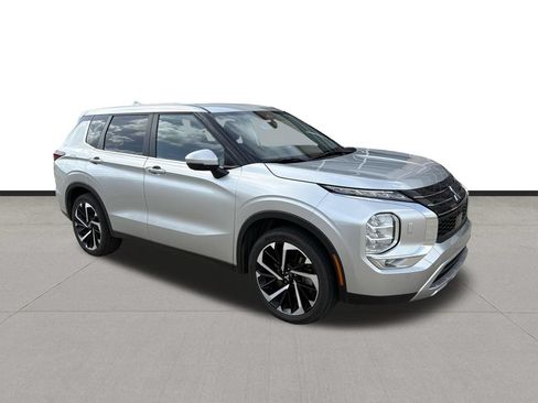 Used 2024 Mitsubishi Outlander AWD image 3