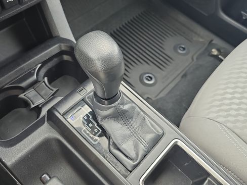 Used 2021 Toyota Tacoma SR AWD/4WD image 21