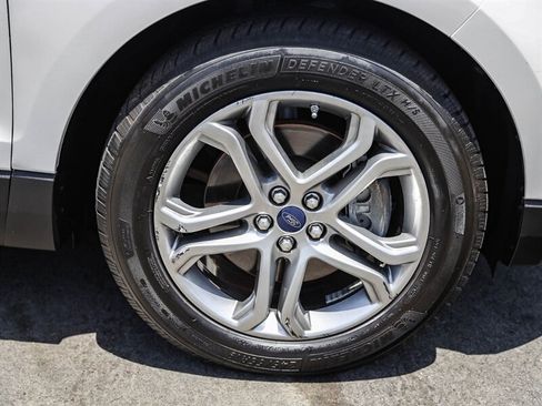 Used 2016 Ford Edge Titanium w/ Technology Package AWD/4WD image 12