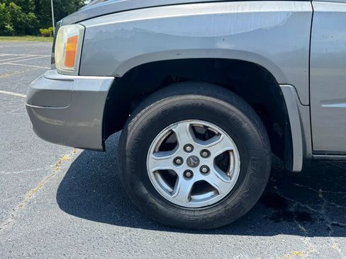 Used 2006 Dodge Dakota SLT RWD image 2
