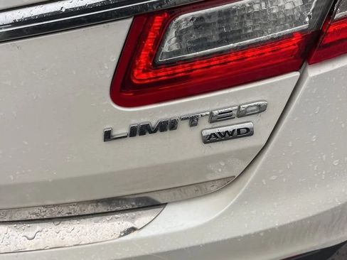 Used 2013 Ford Taurus Limited AWD/4WD image 21