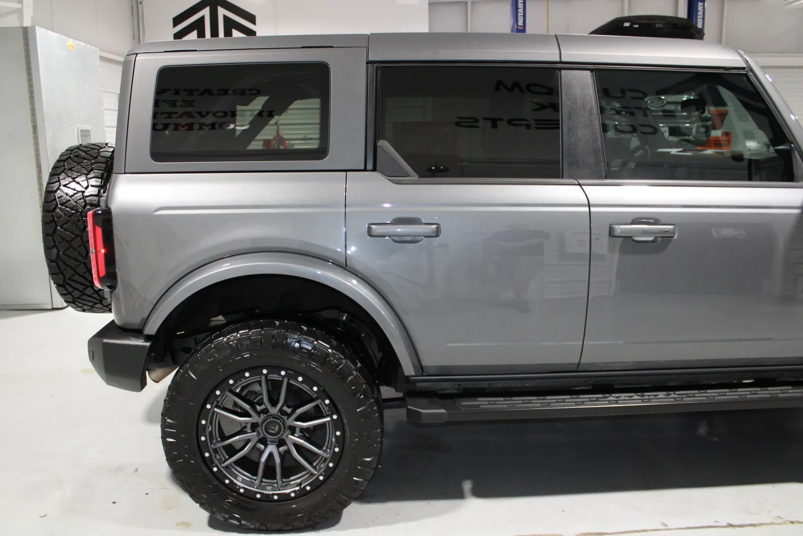 Used 2024 Ford Bronco Outer Banks AWD/4WD image 3