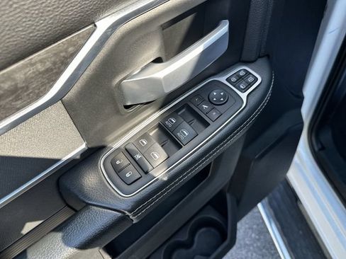 Used 2024 RAM 3500 Big Horn AWD/4WD image 17