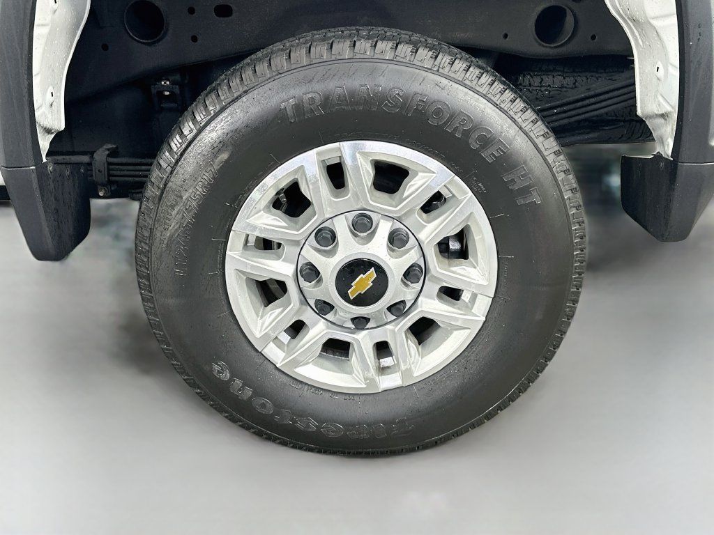 Used 2024 Chevrolet Silverado 2500 LT AWD/4WD image 31