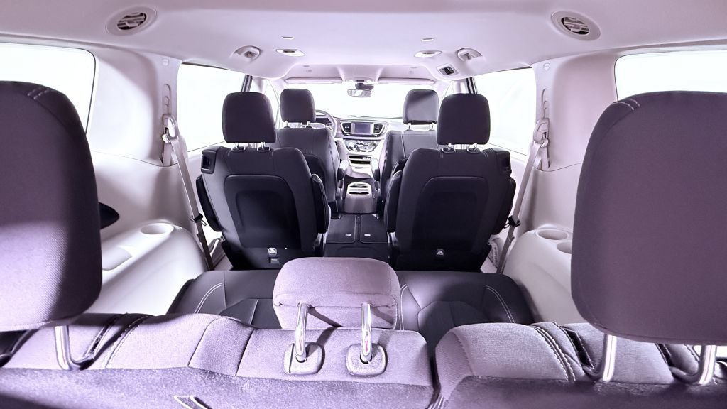 Used 2023 Chrysler Voyager LX FWD image 20