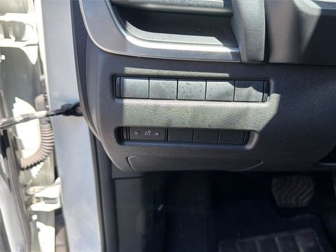 Used 2021 Nissan Rogue S AWD/4WD image 12