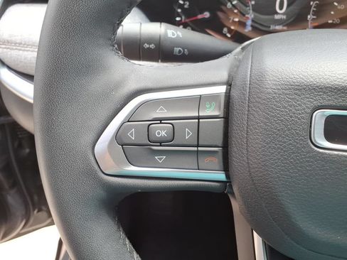 Used 2023 Jeep Compass Latitude AWD/4WD image 18