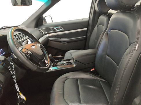 Used 2017 Ford Explorer XLT w/ Equipment Group 202A FWD image 17