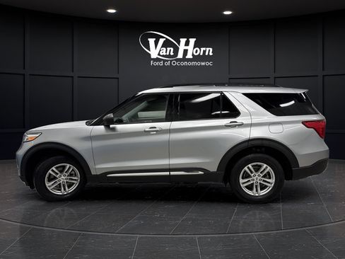 Used 2023 Ford Explorer XLT AWD/4WD image 13