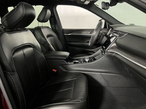 Certified 2024 Jeep Grand Cherokee Limited w/ Luxury Tech Group II image 34