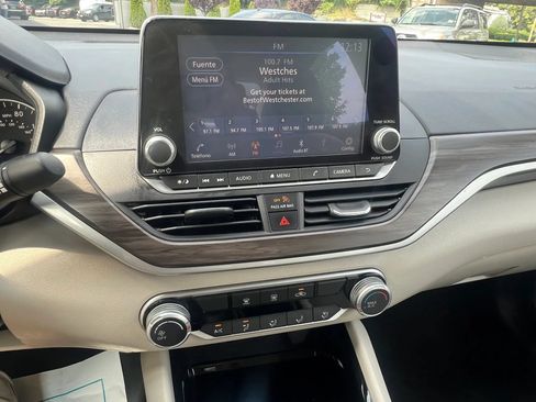 Used 2024 Nissan Altima 2.5 SV FWD image 22
