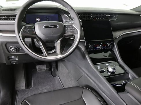 Used 2025 Jeep Grand Cherokee L Limited w/ Black Appearance Package image 14