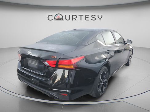 Used 2023 Nissan Altima 2.5 SR FWD image 17