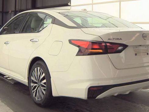 Used 2023 Nissan Altima 2.5 SV image 4