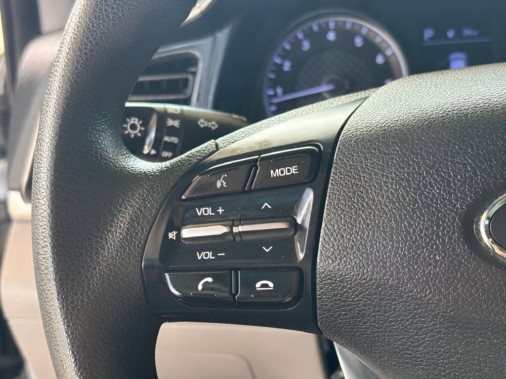 Used 2020 Hyundai Elantra SEL FWD image 19