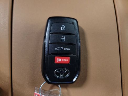 Used 2026 Toyota Highlander Platinum AWD/4WD image 19