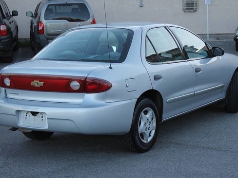 Used 2005 Chevrolet Cavalier Sedan w/ Preferred Equipment Group FWD image 7