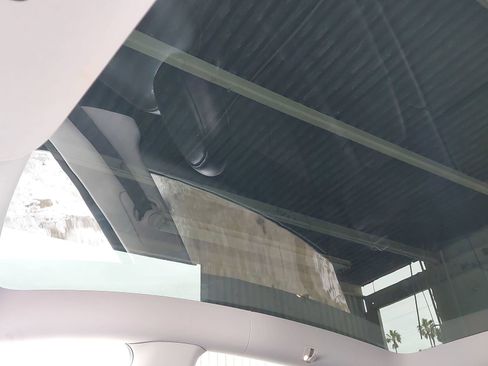 Used 2023 Tesla Model Y Long Range image 32