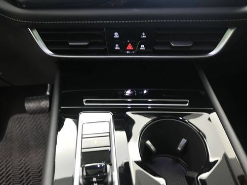 Used 2024 Volkswagen Atlas SE FWD image 13