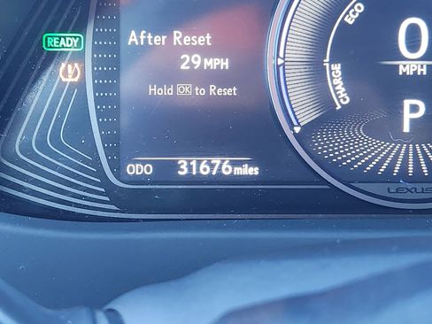 Used 2024 Lexus UX 250h AWD w/ Premium Package image 9