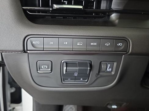 Certified 2023 Cadillac Escalade Premium Luxury w/ Performance Package image 28