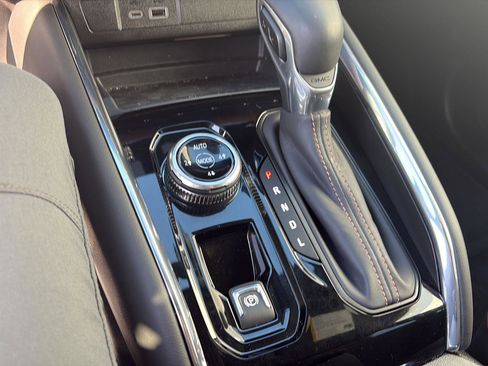 Used 2025 GMC Canyon AT4 w/ AT4 Premium Package image 26