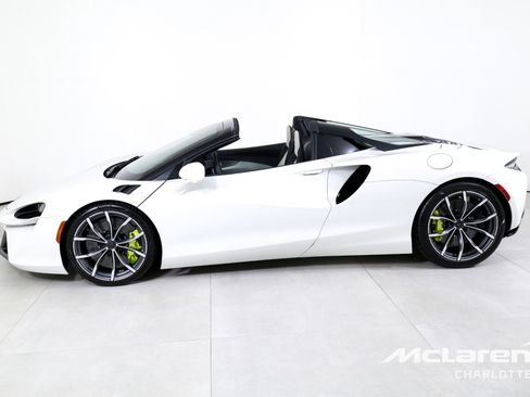Used 2025 McLaren Artura Spider image 7