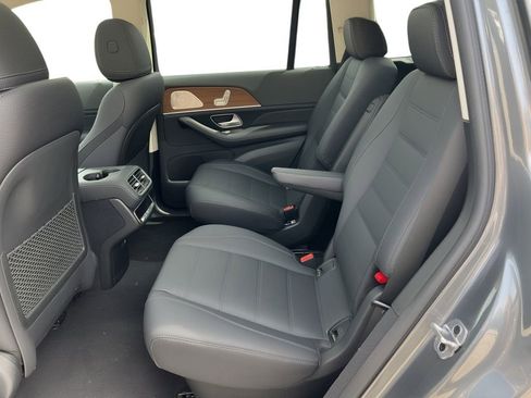 Used 2024 Mercedes-Benz GLS 450 4MATIC image 7