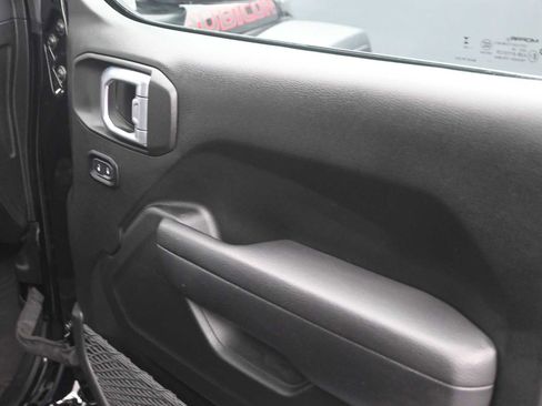 Used 2024 Jeep Gladiator Rubicon w/ Convenience Group image 12