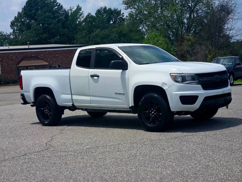 Used 2017 Chevrolet Colorado W/T RWD image 2