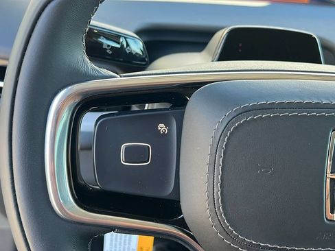 New 2025 Lincoln Navigator Reserve AWD/4WD image 12
