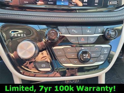 Used 2023 Chrysler Pacifica Limited image 27