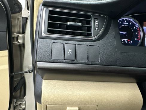 Used 2017 Toyota Camry XLE image 30