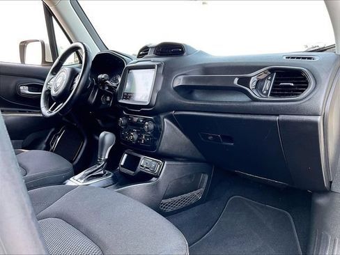Used 2020 Jeep Renegade Altitude w/ UConnect 8.4 Nav Group FWD image 14