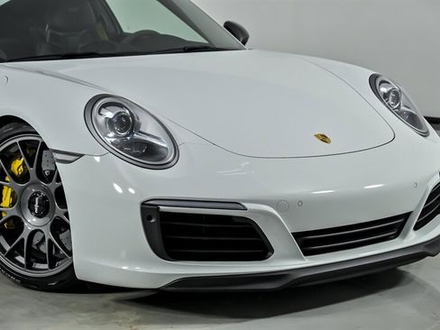 Used 2018 Porsche 911 Carrera T RWD image 3