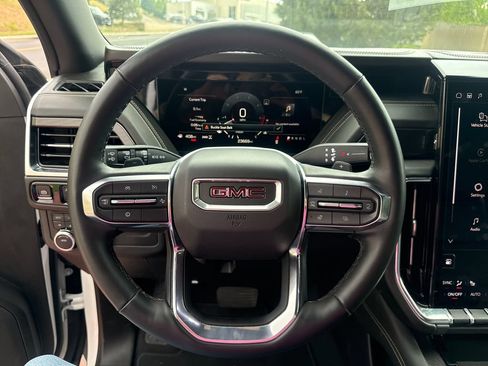 Used 2025 GMC Yukon XL Elevation AWD/4WD image 16