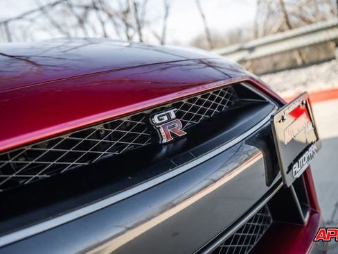 Used 2015 Nissan GT-R Premium image 25