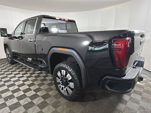 Used 2025 GMC Sierra 2500 Denali w/ Denali Reserve Package AWD/4WD image 5