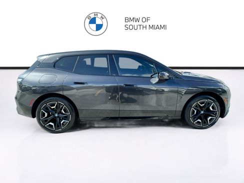 Used 2024 BMW iX xDrive50 w/ Premium Package AWD/4WD image 8