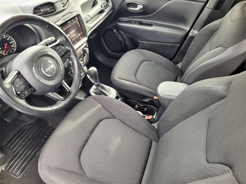 Used 2018 Jeep Renegade Altitude w/ UConnect 8.4 Nav Group image 8