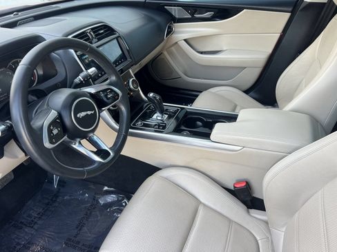 Used 2020 Jaguar XE S RWD image 9