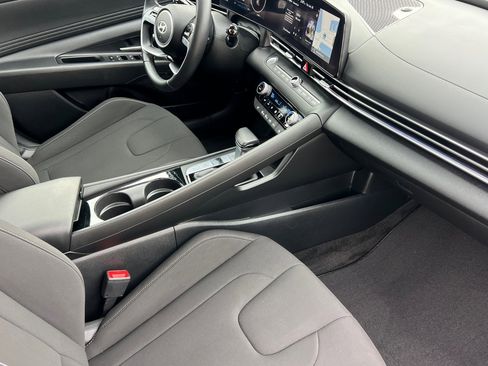 Used 2024 Hyundai Elantra SEL w/ Convenience Package image 15