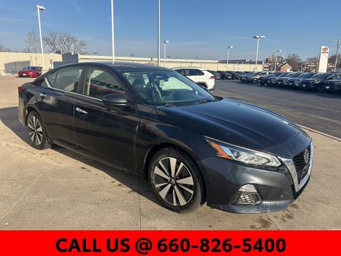 Used 2021 Nissan Altima 2.5 SV image 2