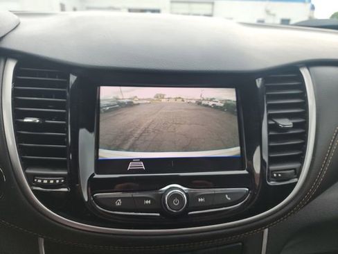 Used 2022 Chevrolet Trax LT w/ LT Convenience Package image 26