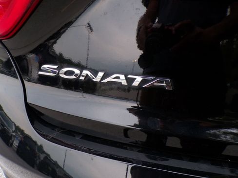 Used 2015 Hyundai Sonata SE FWD image 16