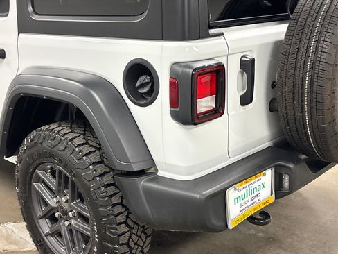 Used 2024 Jeep Wrangler Sport S image 12