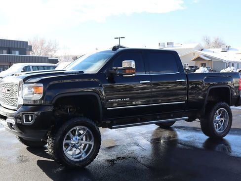 Used 2018 GMC Sierra 3500 Denali w/ Duramax Plus Package image 10