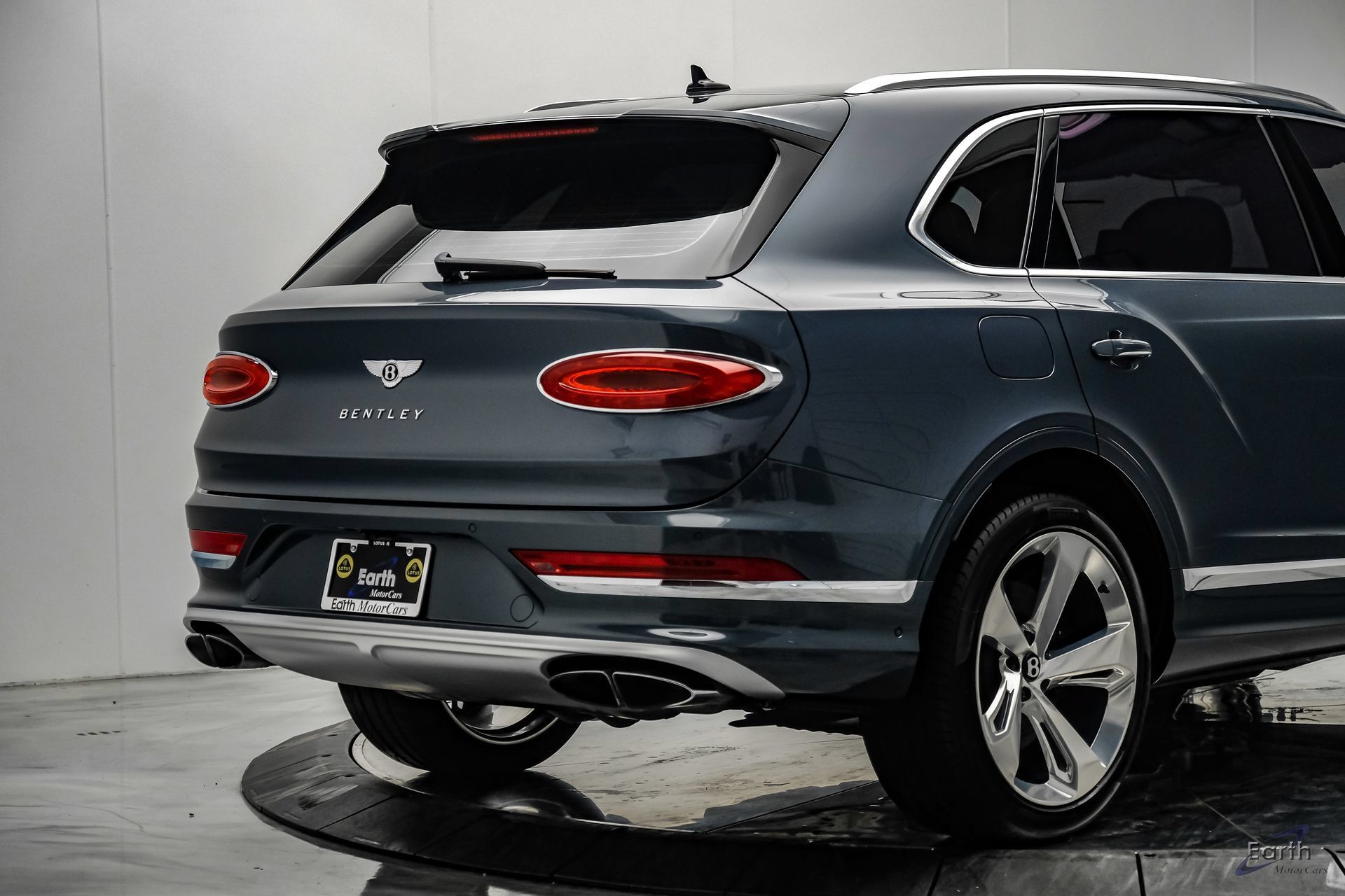 Used 2023 Bentley Bentayga Extended Wheelbase AWD/4WD image 17