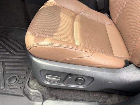 Used 2025 Toyota 4Runner Limited AWD/4WD image 22
